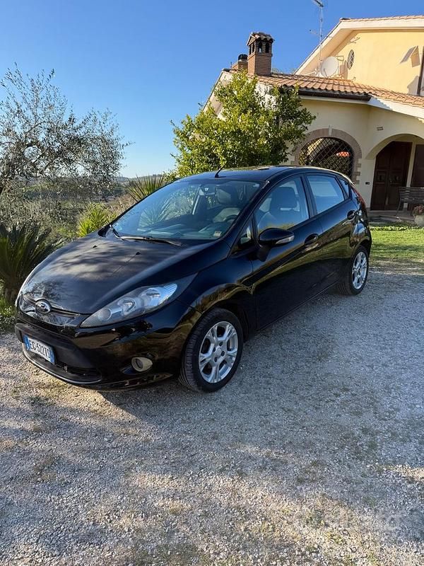 Usata Ford Fiesta Titanium 70 CV (51 kW) 2011 Nero Utilitaria