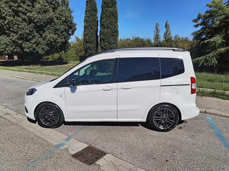 Usata Ford Tourneo Courier Sport 75 CV (55 kW) 2019 Bianco Monovolume