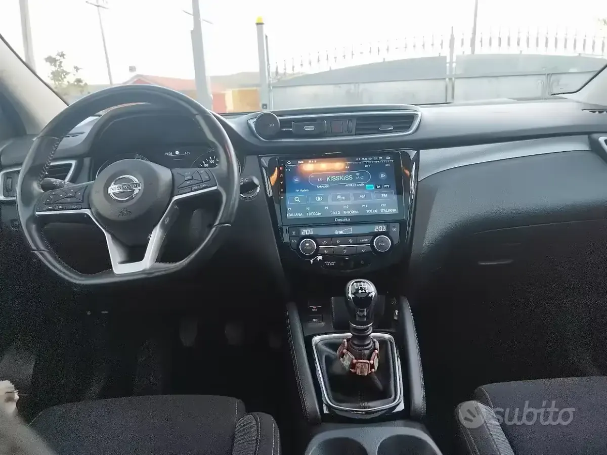 Usata Nissan Qashqai N-Connecta 131 CV (96 kW) 2018 Bianco SUV