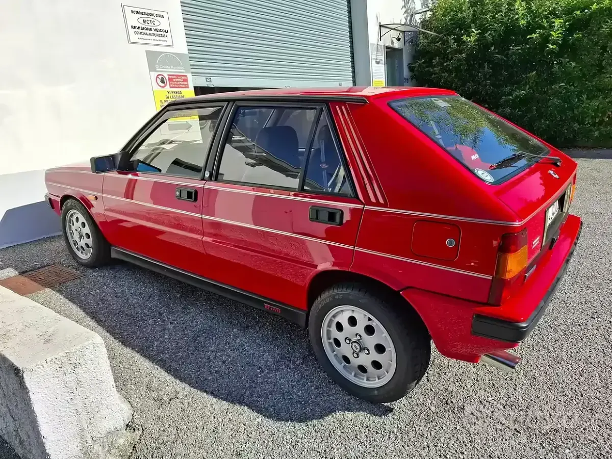 Usata Lancia Delta 166 CV (122 kW) 1990 Rosso Utilitaria