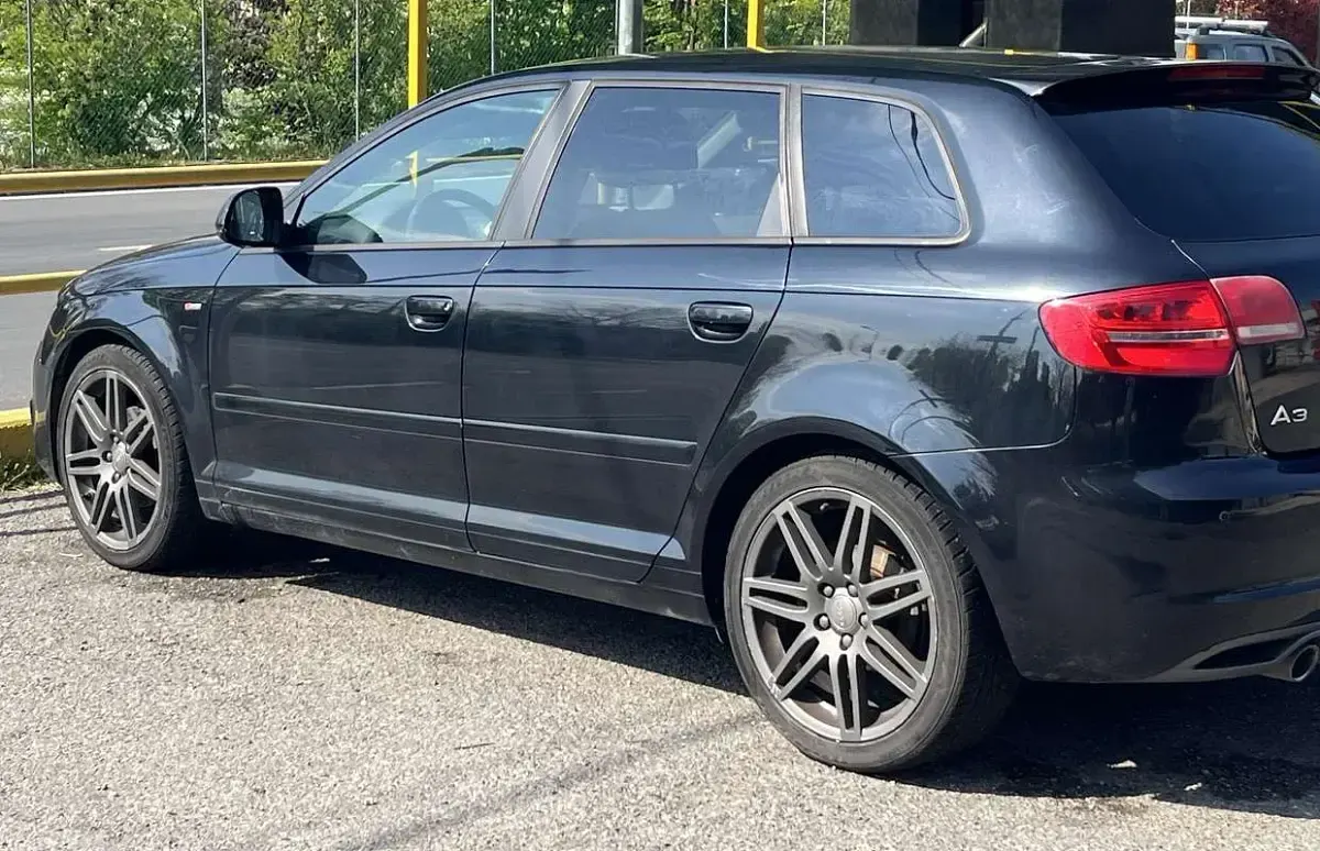 Usata Audi A3 Sportback Ambition 105 CV (77 kW) 2011 Nero Utilitaria