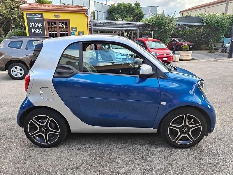 Blu Usata 2016 Smart ForTwo Coupé Coupé | 10.900 € (Buon prezzo) - Immagine 1/4