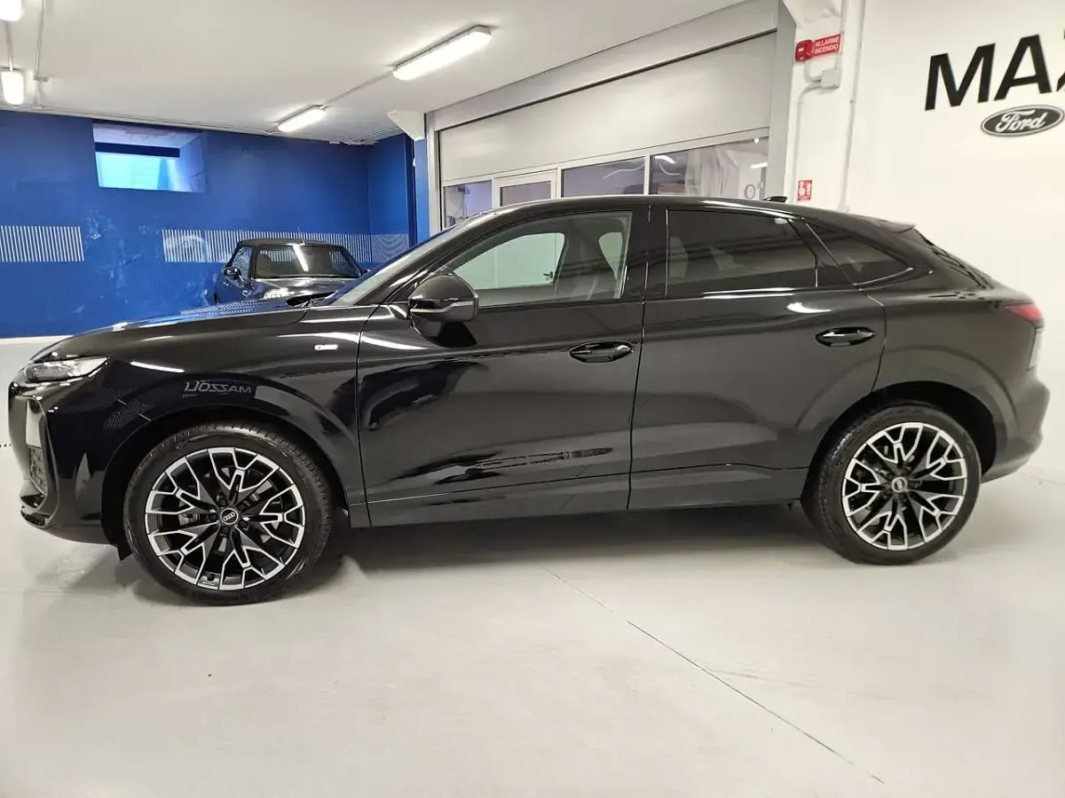 Nuova Audi Q3 Sportback S-Line 150 CV (110 kW) 2026 Mythos SUV
