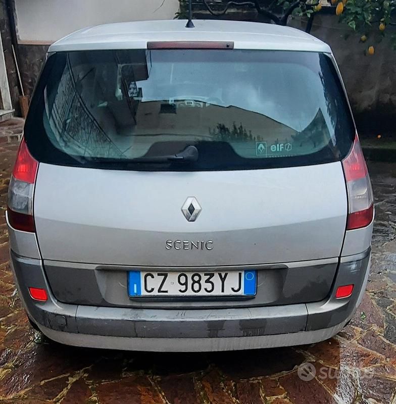 Usata Renault Scénic II 105 CV (77 kW) 2006 Grigio Monovolume