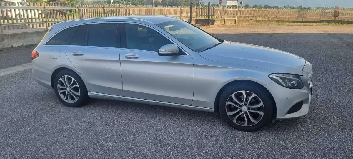 Usata Mercedes 220 125 CV (91 kW) 2015 Argento Station wagon
