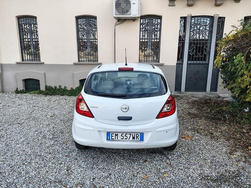 Usata Opel Corsa 85 CV (62 kW) 2013 Bianco Utilitaria