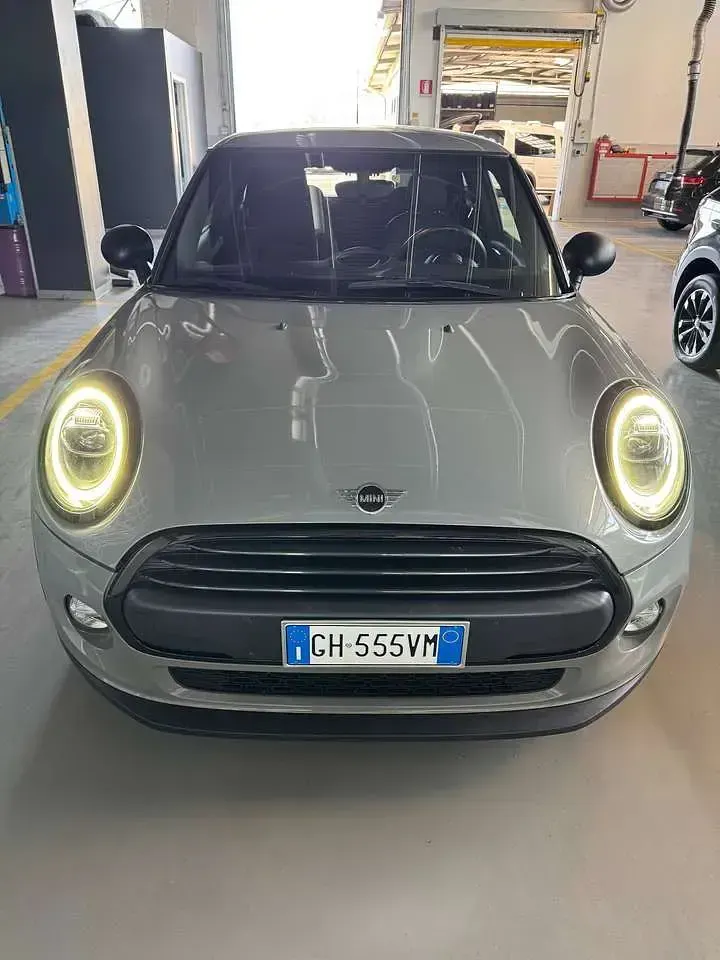 Usata Mini ONE 102 CV (75 kW) 2018 Grigio Utilitaria
