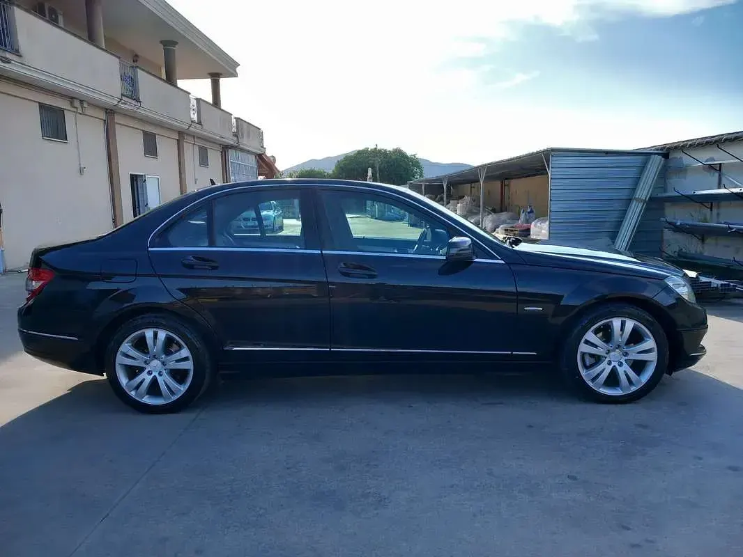 Usata Mercedes C220 Avantgarde 170 CV (125 kW) 2009 Nero Berlina