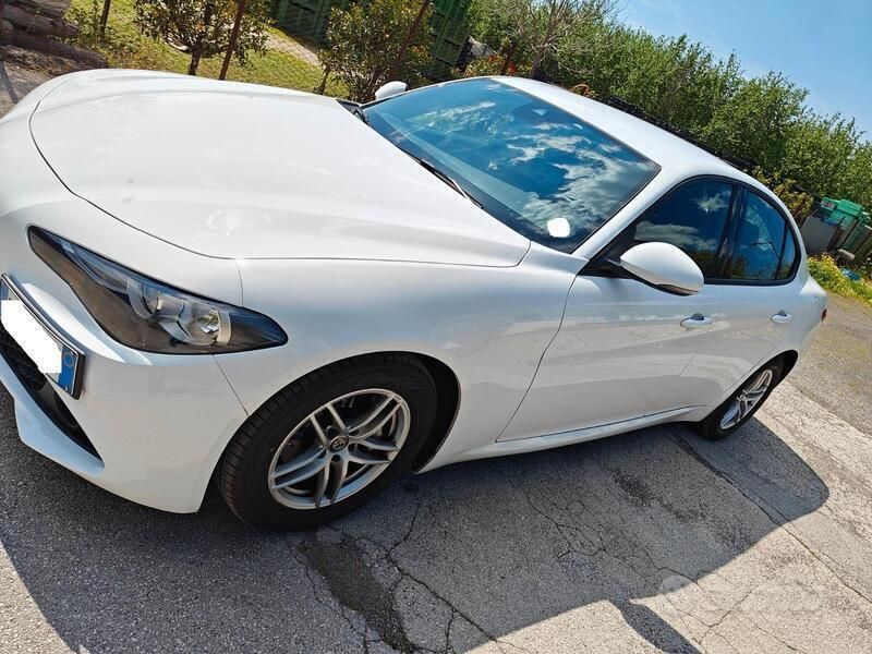 Usata Alfa Romeo Giulia 150 CV (110 kW) 2018 Bianco Berlina