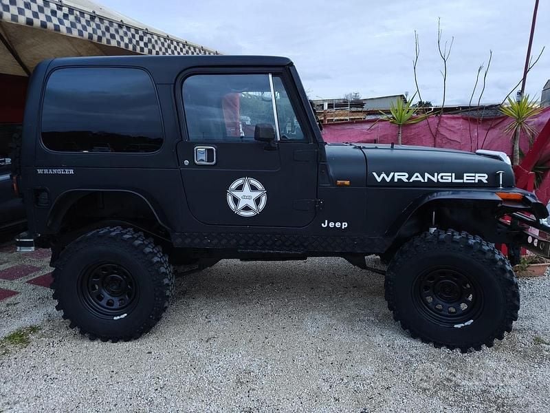 Usata Jeep Wrangler 103 CV (75 kW) 1989 Nero SUV