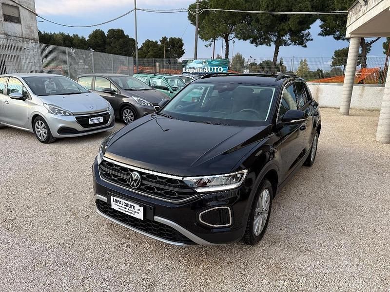 Usata VW T-Roc Life 150 CV (110 kW) 2022 Nero SUV