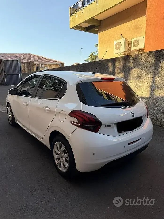 Usata Peugeot 208 75 CV (55 kW) 2016 Bianco Utilitaria
