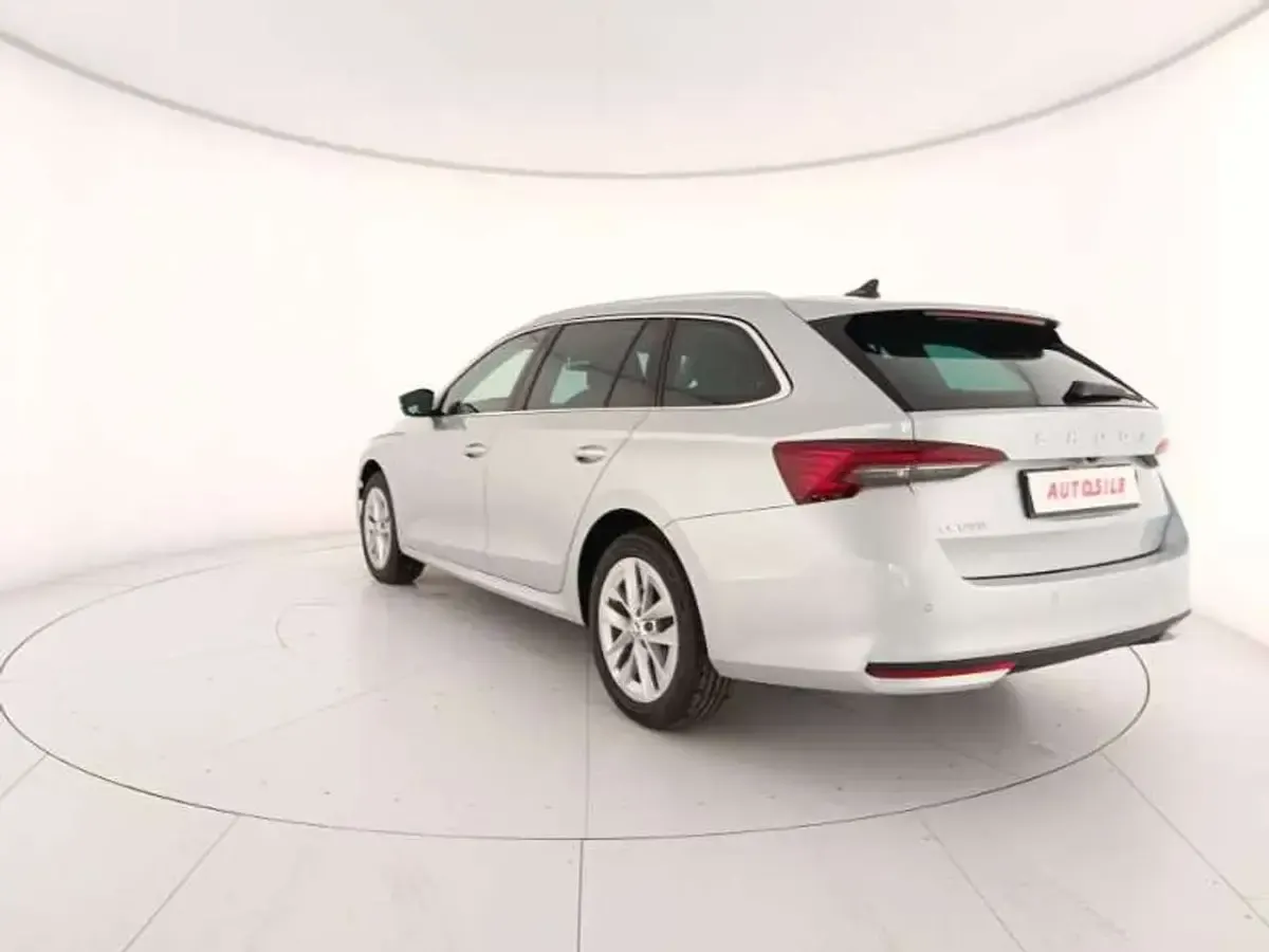 Usata Skoda Octavia Executive 150 CV (110 kW) 2024 Argento Station wagon