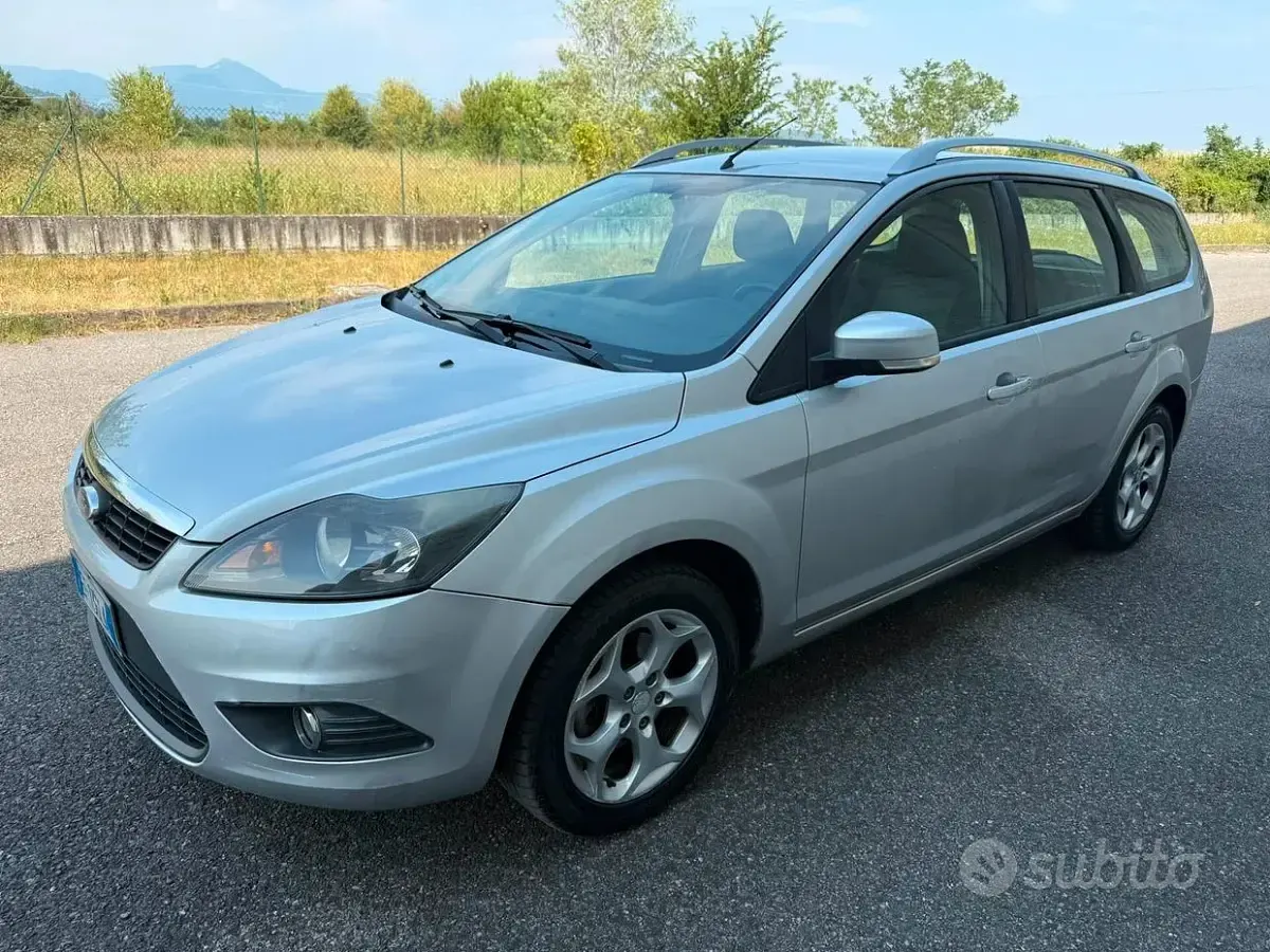 Usata Ford Focus 109 CV (80 kW) 2010 Grigio Station wagon
