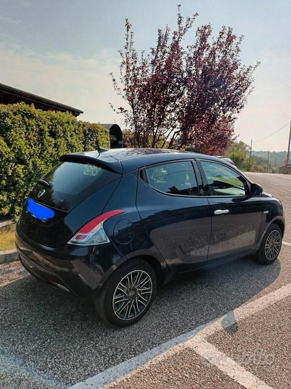 Usata Lancia Ypsilon 69 CV (50 kW) 2020 Blu Utilitaria