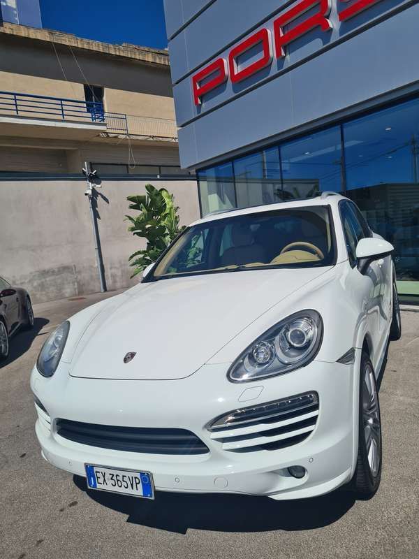 Bianco Usata 2015 Porsche Cayenne SUV | 23.500 € - Immagine 1/4