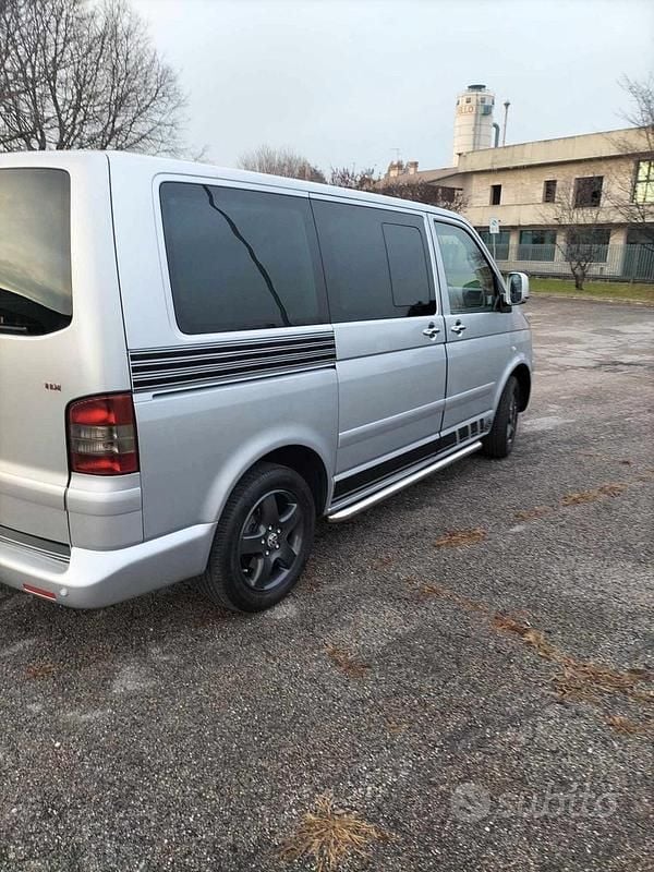 Usata VW Multivan 174 CV (127 kW) 2005 Grigio Furgone