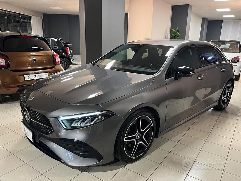 Usata Mercedes A180 Premium Plus 116 CV (85 kW) 2023 Grigio Berlina