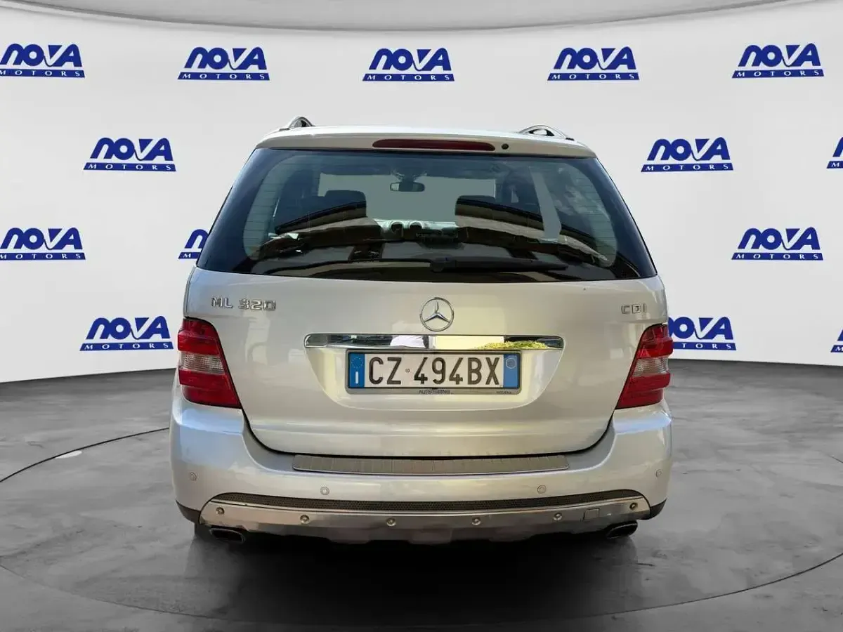Usata Mercedes ML320 Chrome 224 CV (164 kW) 2005 Argento SUV