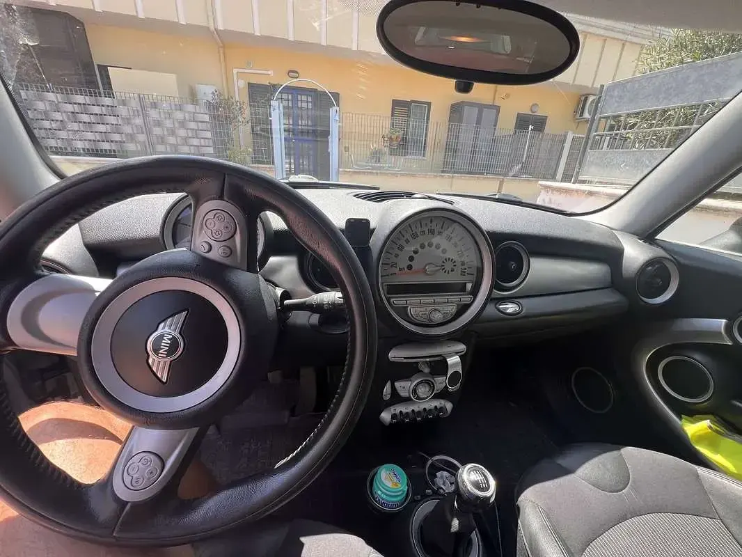 Usata Mini Cooper D 112 CV (82 kW) 2010 Grigio Utilitaria