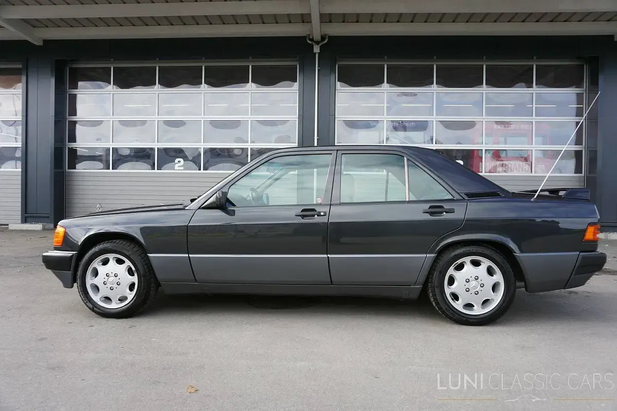 Usata Mercedes 190 136 CV (100 kW) 1992 Grigio Berlina