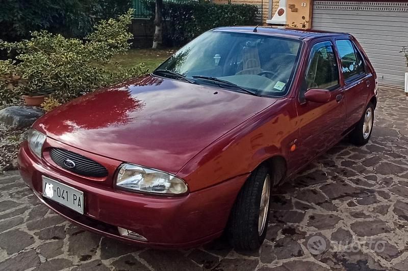 Usata Ford Fiesta 1998 Rosso Utilitaria