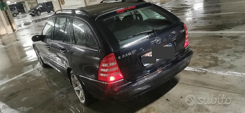 Usata Mercedes C220 150 CV (110 kW) 2007 Blu Station wagon