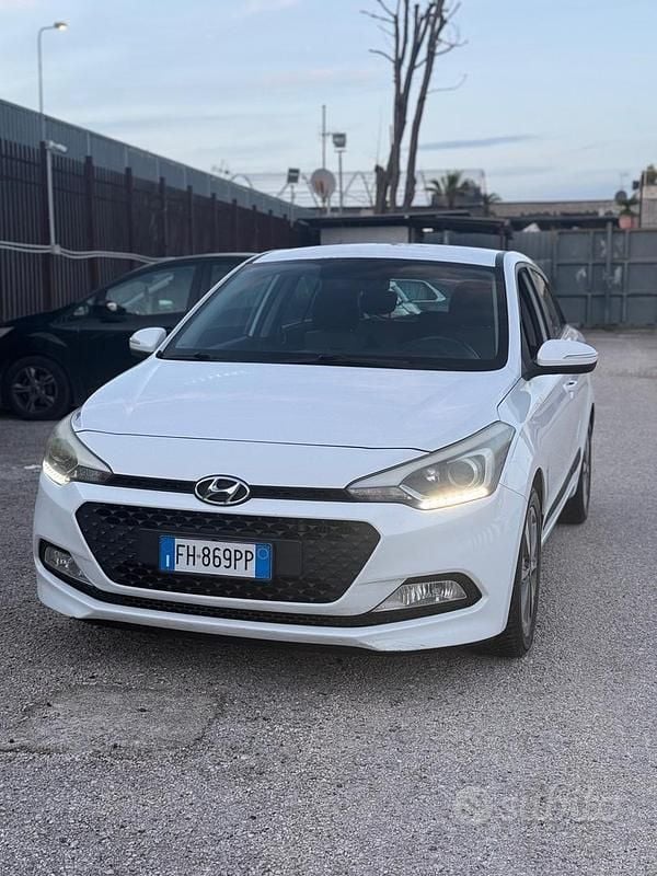 Usata Hyundai i20 Style 74 CV (54 kW) 2017 Bianco Berlina