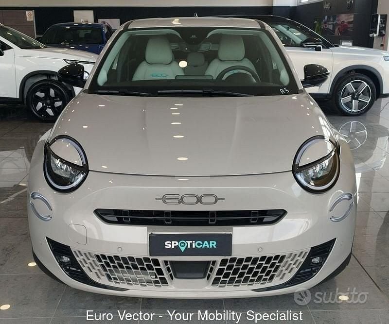 Usata Fiat 600 La Prima 110 CV (80 kW) 2025 Beige SUV