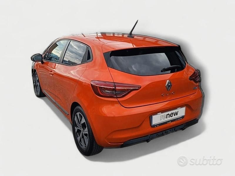 Usata Renault Clio V Evolution 145 CV (106 kW) 2022 Arancione Berlina