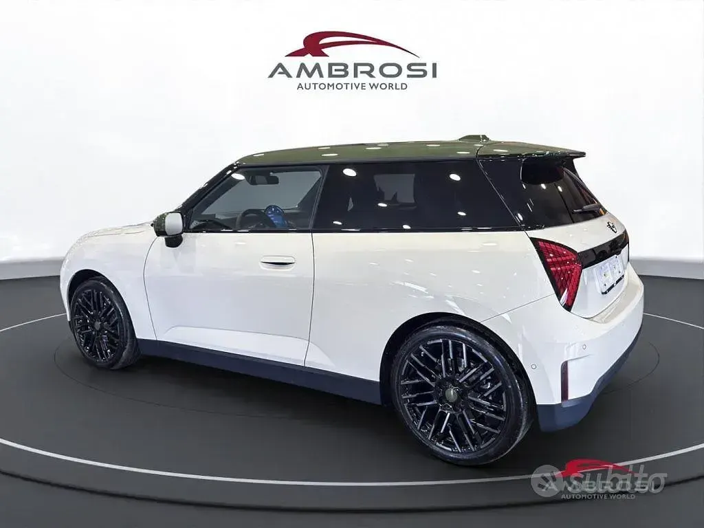 Nuova Mini Cooper 160 kW (218 CV) 2026 Bianco Utilitaria