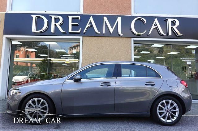 Usata Mercedes A180 116 CV (85 kW) 2020 Grigio metallizzato Berlina