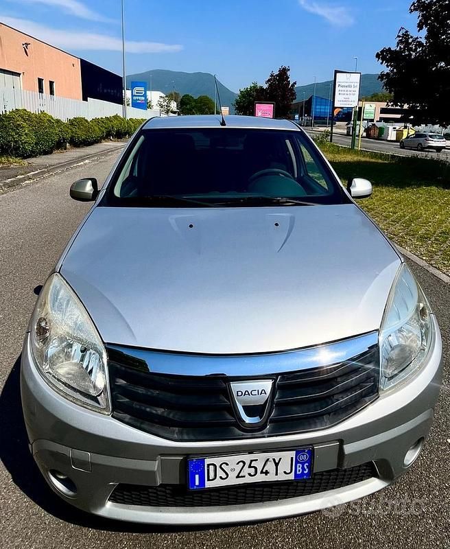 Usata Dacia Sandero 75 CV (55 kW) 2008 Grigio Monovolume
