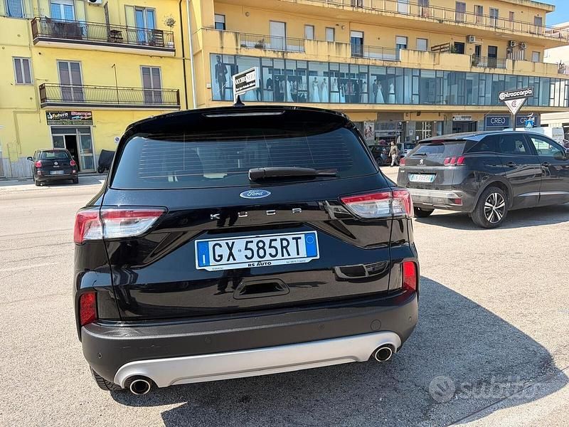 Usata Ford Kuga 120 CV (88 kW) 2022 Nero SUV