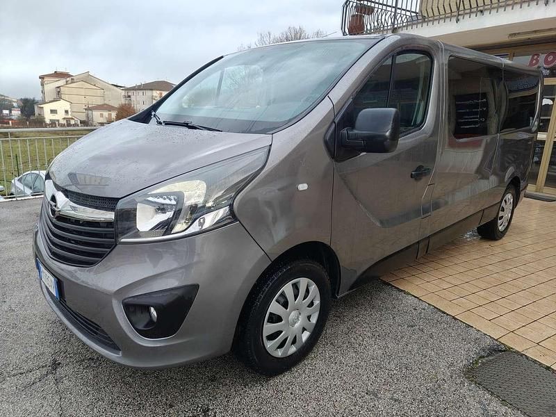 Usata Opel Vivaro 145 CV (106 kW) 2017 Grigio Monovolume
