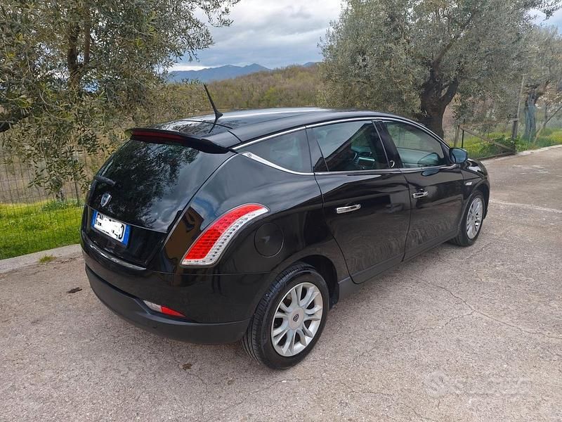 Usata Lancia Delta 120 CV (88 kW) 2012 Nero Utilitaria