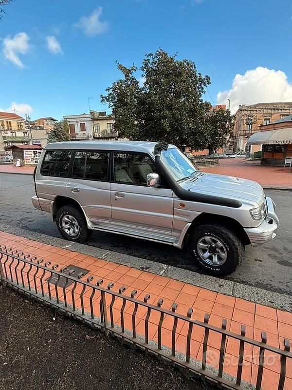 Usata Mitsubishi Pajero 125 CV (91 kW) 1999 Grigio SUV