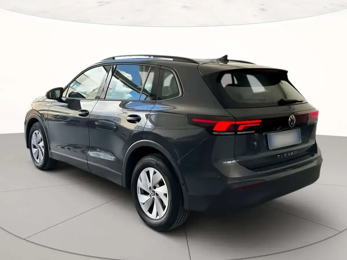 Usata VW Tiguan Life 150 CV (110 kW) 2025 Dolphin grey metallizzato SUV