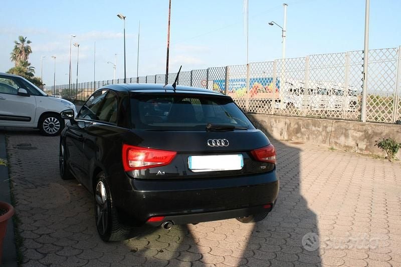 Usata Audi A1 Attraction 105 CV (77 kW) 2011 Nero Utilitaria