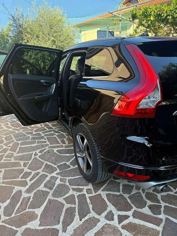 Usata Volvo XC60 R-Design Kinetic 163 CV (119 kW) 2014 Nero SUV