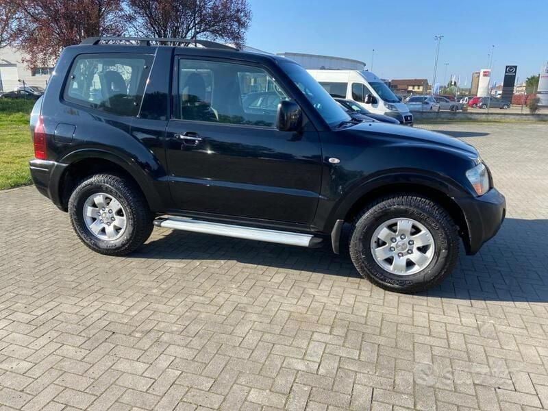 Usata Mitsubishi Pajero Instyle 115 CV (84 kW) 2005 Nero SUV