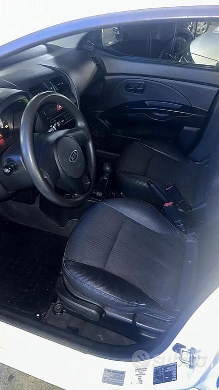 Usata Kia Picanto 59 CV (43 kW) 2010 Bianco Utilitaria
