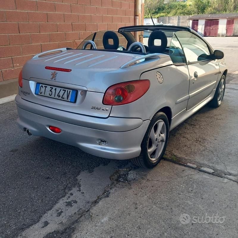 Usata Peugeot 206 CC 109 CV (80 kW) 2005 Cabrio