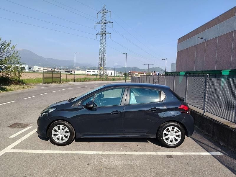 Usata Peugeot 208 Active 68 CV (50 kW) 2018 Blu/azzurro Utilitaria
