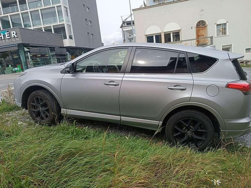 Usata Toyota RAV4 Hybrid 155 CV (114 kW) 2018 Argento SUV