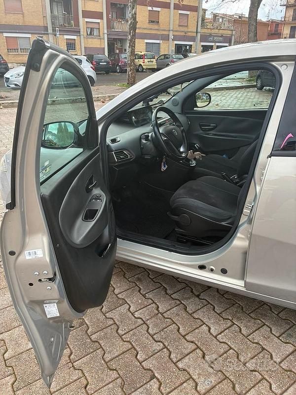 Usata Lancia Ypsilon 95 CV (69 kW) 2015 Utilitaria