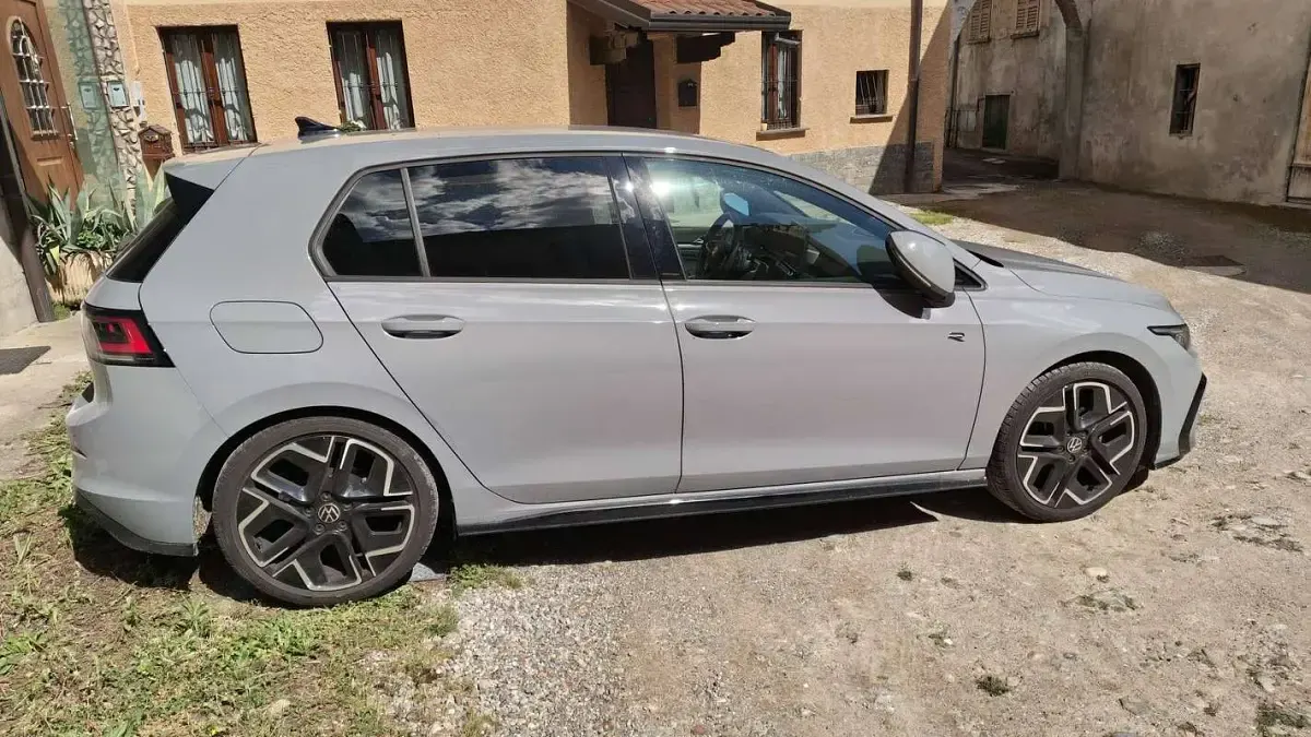Usata VW Golf VIII R-line Plus 150 CV (110 kW) 2024 Grigio Berlina