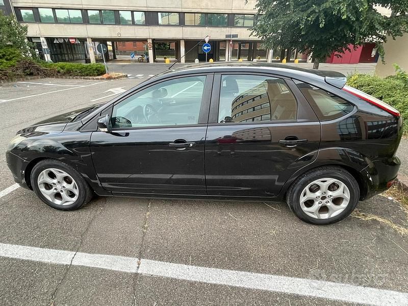 Usata Ford Focus 90 CV (66 kW) 2010 Nero Berlina