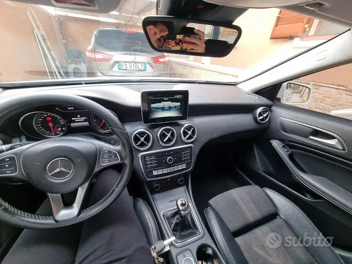 Usata Mercedes A180 109 CV (80 kW) 2017 Bianco Berlina