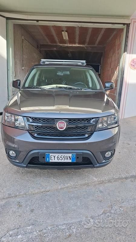 Grigio Usata 2015 Fiat Freemont Black Code SUV | 11.000 € (Cara) - Immagine 1/4
